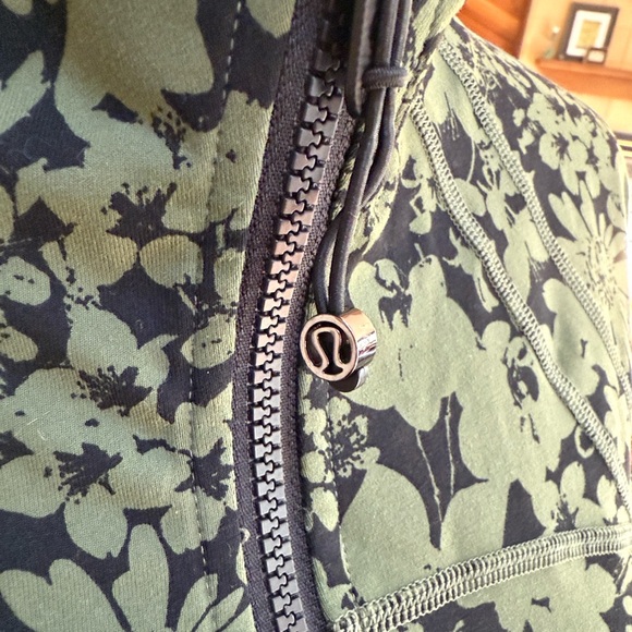 lululemon sz 12 Define Jacket Efflorescent Barracks Green Black - Picture 7 of 8